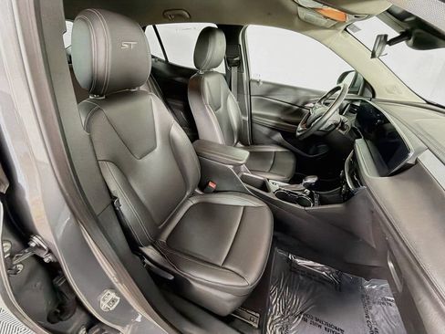 Used 2024 Buick Encore GX Sport Touring FWD image 25