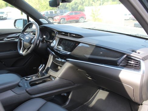 Used 2024 Cadillac XT6 Sport w/ Technology Package AWD/4WD image 31