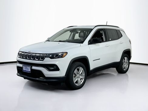 Used 2022 Jeep Compass Latitude w/ Convenience Group AWD/4WD image 1