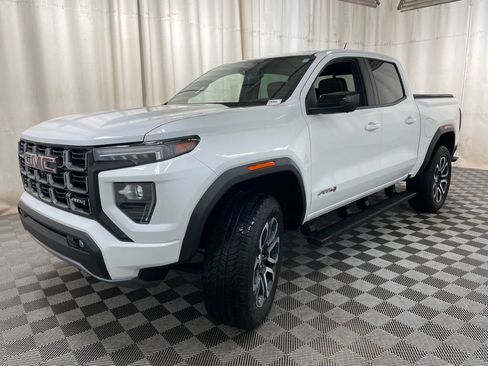 Used 2024 GMC Canyon AT4 w/ AT4 Premium Package AWD/4WD image 3
