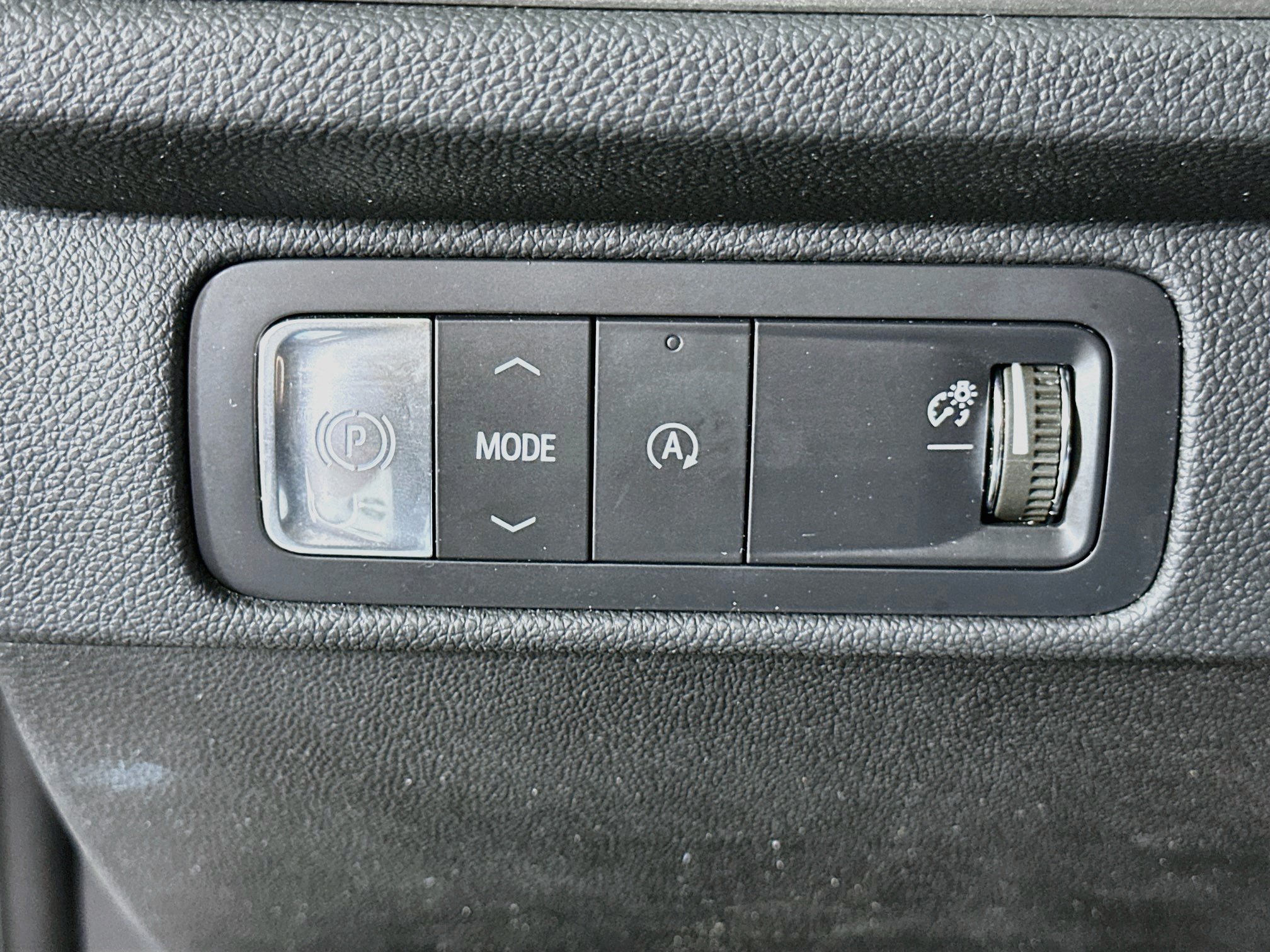 Used 2025 Chevrolet Traverse LT FWD image 17