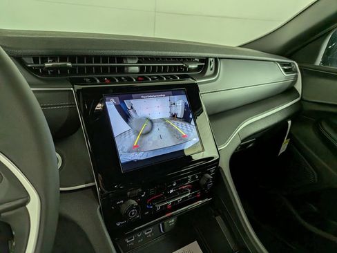 New 2025 Jeep Grand Cherokee L Altitude image 23