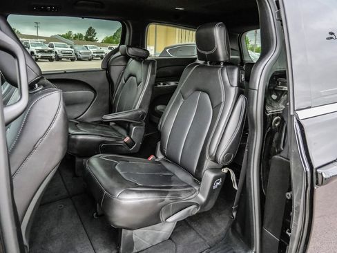 Used 2025 Chrysler Pacifica Select FWD image 40