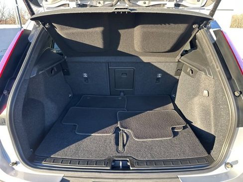 Certified 2025 Volvo XC40 B5 Plus image 35