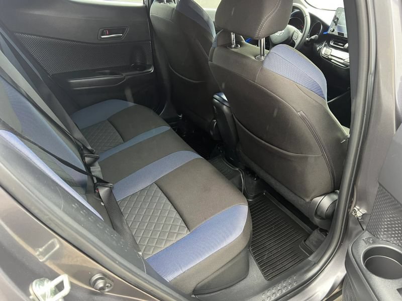Used 2021 Toyota C-HR XLE FWD image 9