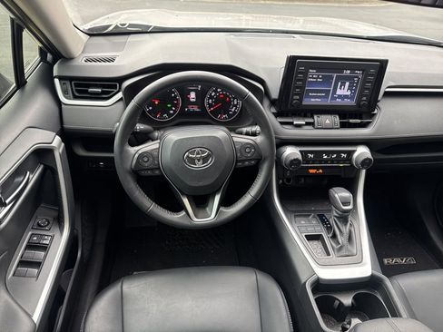 Used 2019 Toyota RAV4 XLE Premium image 2