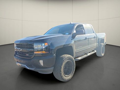 Used 2018 Chevrolet Silverado 1500 LT w/ All Star Edition image 4