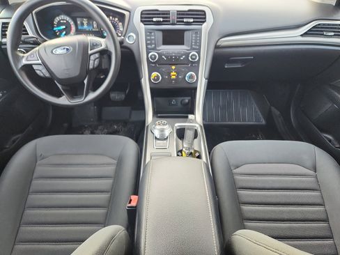 Used 2017 Ford Fusion SE image 9