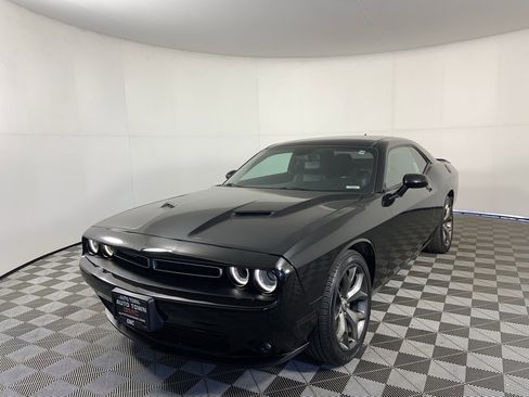 Used 2017 Dodge Challenger SXT Plus image 5
