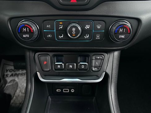 Used 2020 GMC Terrain SLT w/ Preferred Package image 23