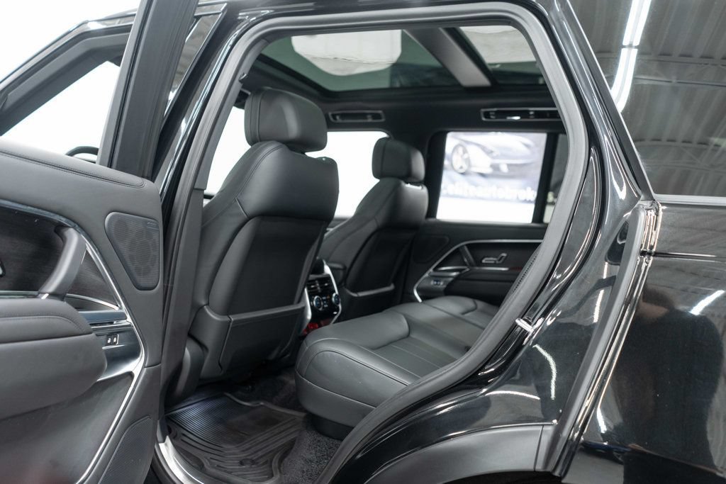 Used 2025 Land Rover Range Rover SE AWD/4WD image 15