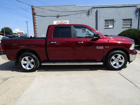 Used 2017 RAM 1500 Classic SLT w/ SLT Plus D←cor Group AWD/4WD image 4