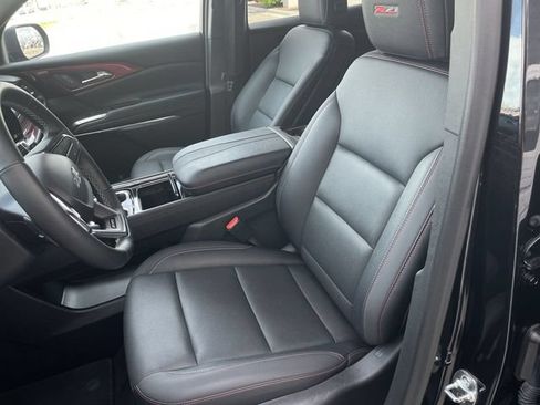 Used 2025 Chevrolet Traverse Z71 AWD/4WD image 11