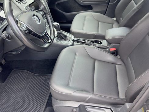 Used 2015 Volkswagen Golf S image 30