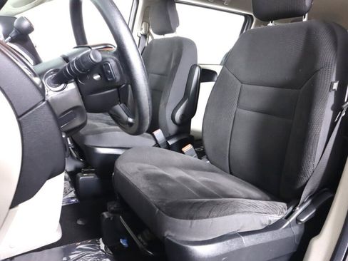 Used 2018 Dodge Grand Caravan SE FWD image 27