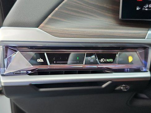 New 2026 BMW 750e xDrive w/ Executive Package image 26