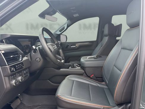 Used 2025 GMC Yukon AT4 w/ AT4 Premium Plus Package AWD/4WD image 9