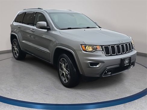 Used 2018 Jeep Grand Cherokee Limited image 4