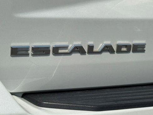 Used 2021 Cadillac Escalade Premium Luxury AWD/4WD image 10