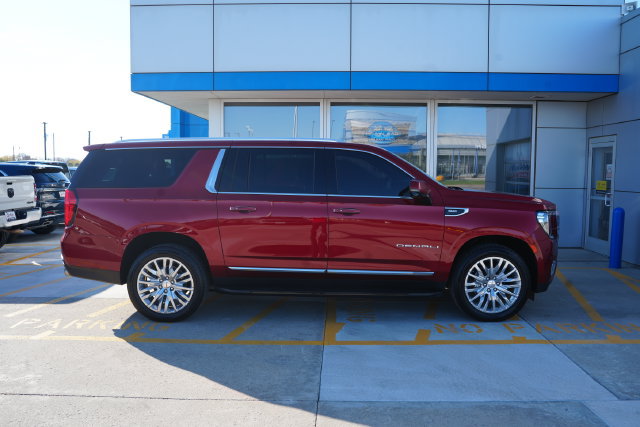 Used 2023 GMC Yukon XL Denali AWD/4WD image 35