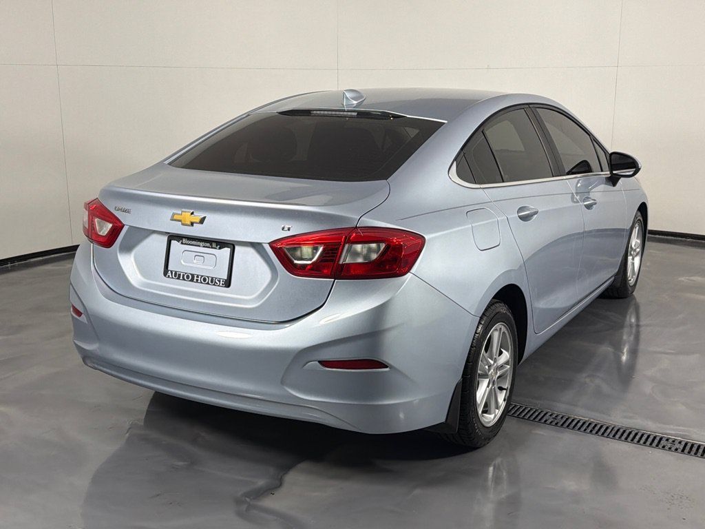 Used 2017 Chevrolet Cruze LT w/ Convenience Package FWD image 5