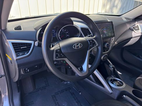 Used 2012 Hyundai Veloster FWD image 12