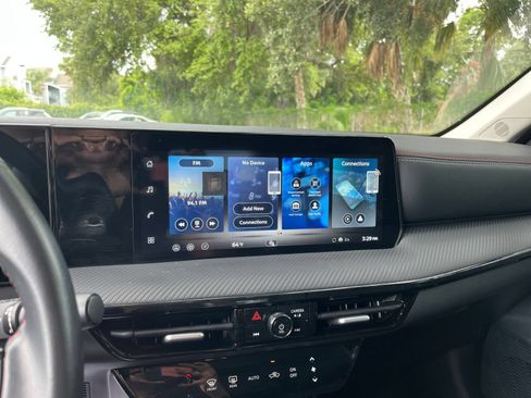 Used 2026 Nissan Kicks SR FWD image 19