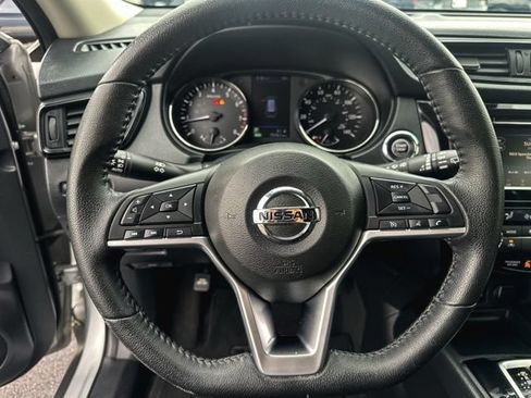 Used 2020 Nissan Rogue SV FWD image 16