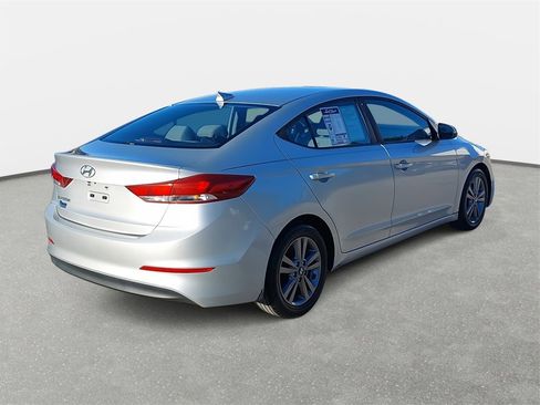 Used 2017 Hyundai Elantra SE image 5