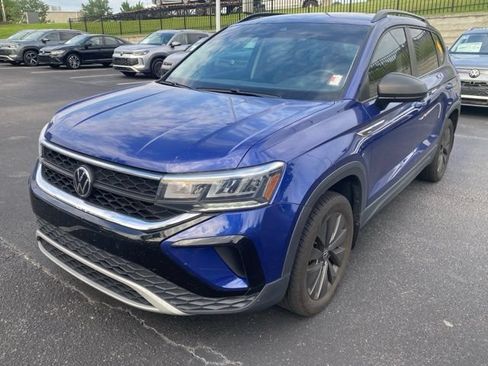 Used 2023 Volkswagen Taos S FWD image 2