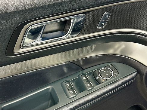 Used 2019 Ford Explorer XLT w/ Equipment Group 202A image 19