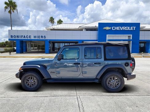 Used 2024 Jeep Wrangler Sport S image 4