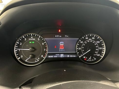 Used 2024 Nissan Armada SL w/ Captain's Chairs Package AWD/4WD image 22