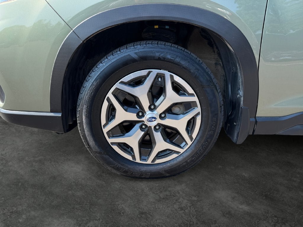 Used 2020 Subaru Forester Premium AWD/4WD image 5