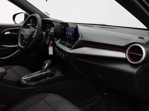 Used 2025 Chevrolet Trax RS w/ Sunroof Package FWD image 37