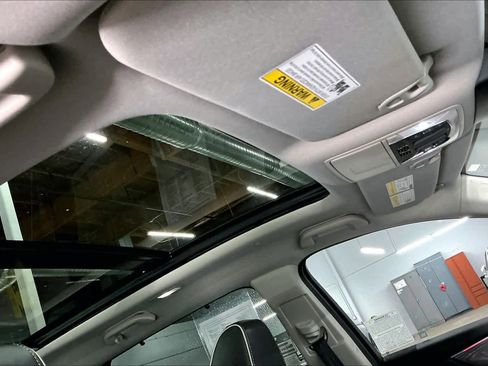 Used 2023 Acura MDX SH-AWD w/ Advance Package image 24