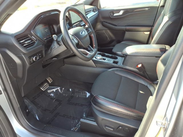 Used 2024 Ford Escape ST-Line w/ Tech Pack #1 AWD/4WD image 13