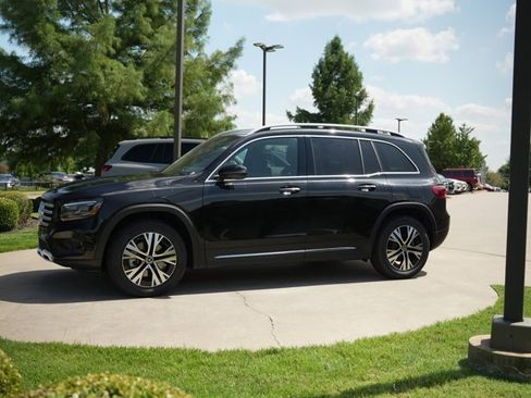 Used 2026 Mercedes-Benz GLB 250 4MATIC image 4