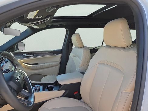 Used 2025 Jeep Grand Cherokee L Limited w/ Trailer Tow Package image 13