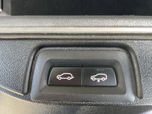 Used 2023 BMW X7 xDrive40i w/ Parking Assistance Package image 31