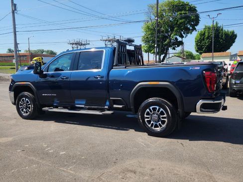 Used 2023 GMC Sierra 3500 SLE w/ SLE Value Package AWD/4WD image 4