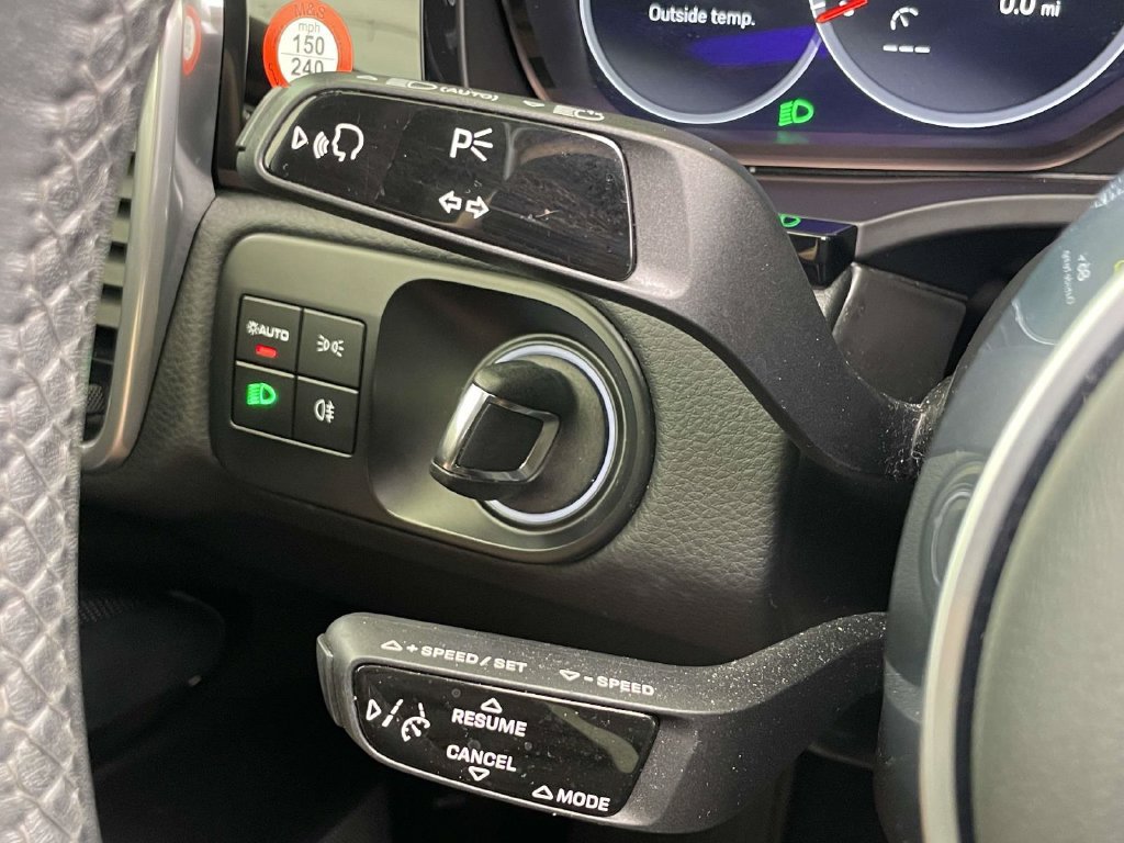 Certified 2023 Porsche Cayenne AWD/4WD image 40