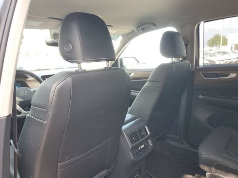 Certified 2026 Volkswagen Atlas SE w/ Black Wheel Package FWD image 18