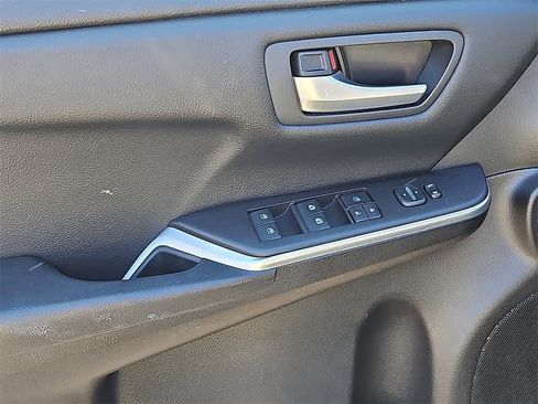 Used 2016 Toyota Camry LE image 10