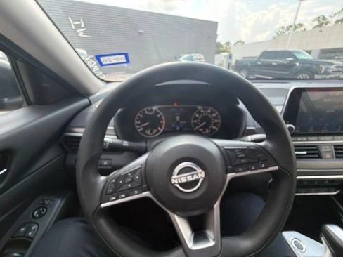 Used 2024 Nissan Altima 2.5 SV FWD image 16