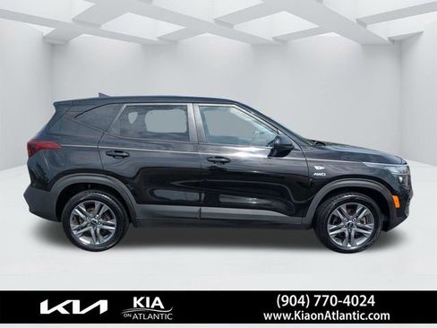 Used 2021 Kia Seltos LX AWD/4WD image 2