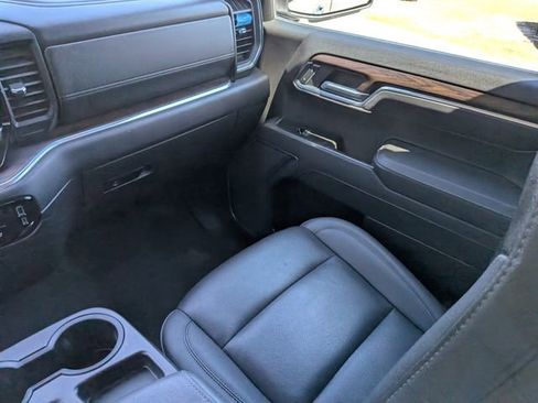 Used 2025 GMC Sierra 1500 SLT image 18