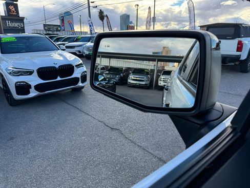 Used 2022 Chevrolet Silverado 1500 ZR2 w/ Technology Package image 26