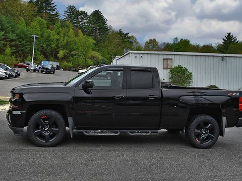 Used 2018 Chevrolet Silverado 1500 LT w/ Redline Edition AWD/4WD image 4