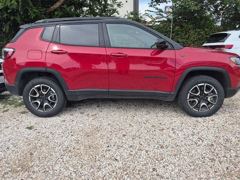 Used 2025 Jeep Compass Trailhawk AWD/4WD image 5